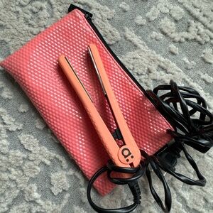 EUC AMIKA travel mini flat iron